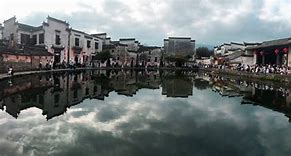 为什么我进入热血传奇后人物的画面一闪一闪站在安全区走动时其它玩家的名字跟着我走