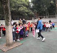 在安全区里 为什么在安全区里休息的时候 高级的玩家能把游荡三足 爱