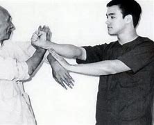 刚有师徒系统的时候传奇私服设置传奇师徒声望 为什么我刚收的徒弟就直接显示出师了 而且我的师徒点